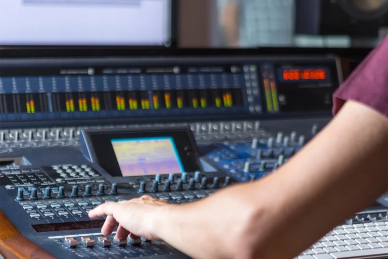 How to Become a Live Concert Sound Engineer in Delhi