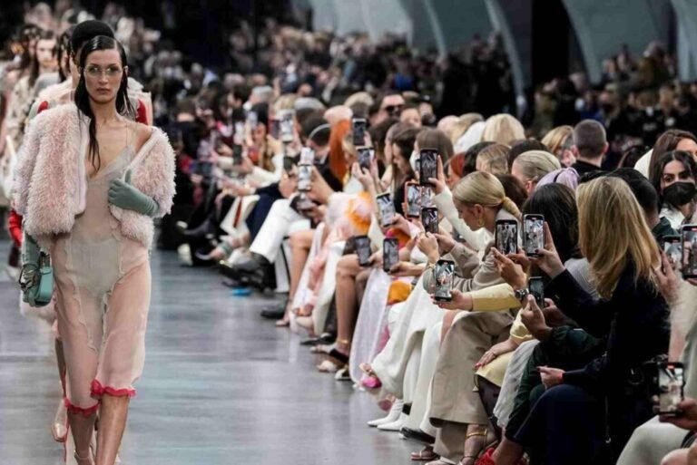 Host G Hold Fashion Show Called Production: Key Facts and Advice